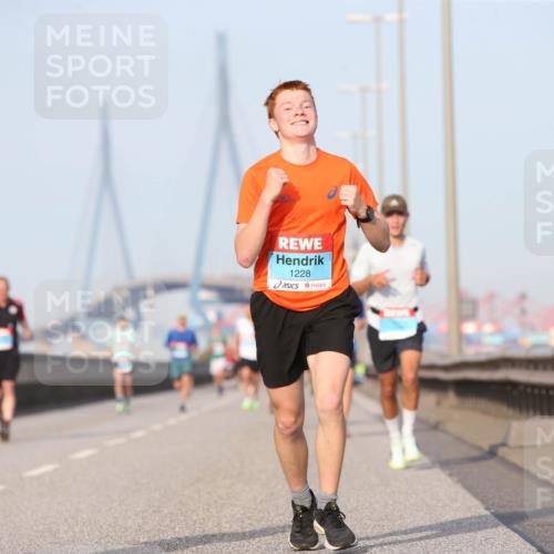 03.10.2026 - Köhlbrandbrückenlauf Jannik Wohlers http://msf.ph/oto/10710496 03.10.2026 09:44:44 Position 3 2, 195, 2210, 1228 meine-sportfotos.de