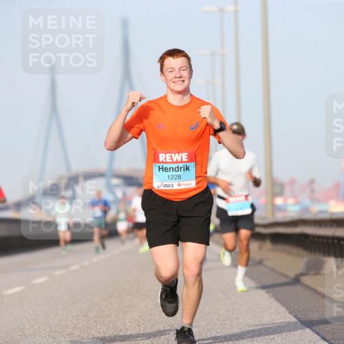 03.10.2026 - Köhlbrandbrückenlauf Jannik Wohlers http://msf.ph/oto/10710498 03.10.2026 09:44:45 Position 3 42, 195, 2210, 1228 meine-sportfotos.de