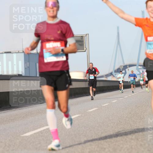 03.10.2026 - Köhlbrandbrückenlauf Jannik Wohlers http://msf.ph/oto/10710504 03.10.2026 09:44:46 Position 3  meine-sportfotos.de
