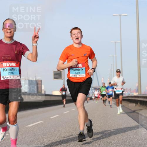 03.10.2026 - Köhlbrandbrückenlauf Jannik Wohlers http://msf.ph/oto/10710515 03.10.2026 09:44:47 Position 3 42, 195, 2210, 1228 meine-sportfotos.de