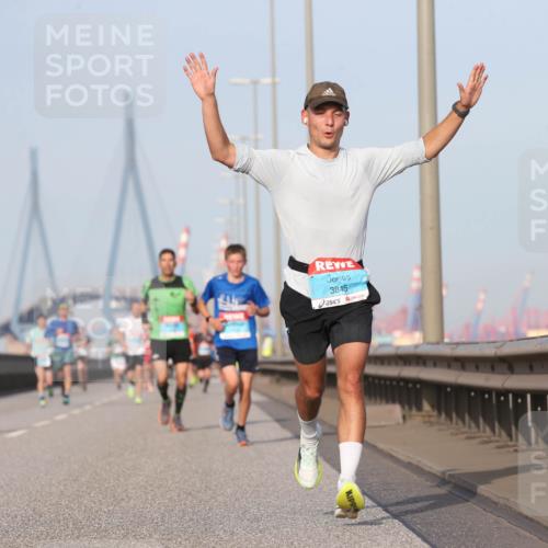 03.10.2026 - Köhlbrandbrückenlauf Jannik Wohlers http://msf.ph/oto/10710536 03.10.2026 09:44:48 Position 3 3845 meine-sportfotos.de
