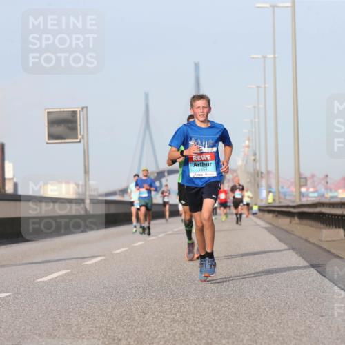 03.10.2026 - Köhlbrandbrückenlauf Jannik Wohlers http://msf.ph/oto/10710557 03.10.2026 09:44:51 Position 3 1854 meine-sportfotos.de