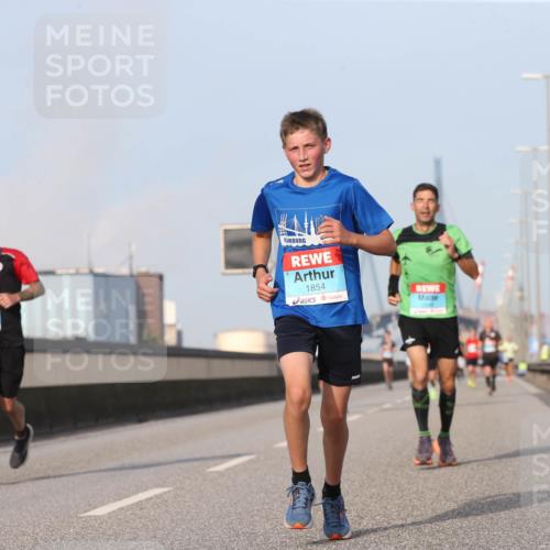 03.10.2026 - Köhlbrandbrückenlauf Jannik Wohlers http://msf.ph/oto/10710559 03.10.2026 09:44:53 Position 3 1854 meine-sportfotos.de