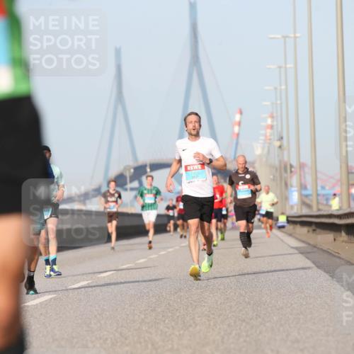 03.10.2026 - Köhlbrandbrückenlauf Jannik Wohlers http://msf.ph/oto/10710580 03.10.2026 09:44:57 Position 3  meine-sportfotos.de
