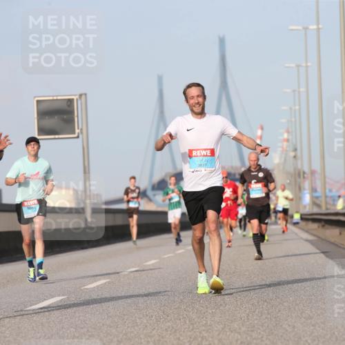 03.10.2026 - Köhlbrandbrückenlauf Jannik Wohlers http://msf.ph/oto/10710598 03.10.2026 09:44:59 Position 3 3787, 3837 meine-sportfotos.de