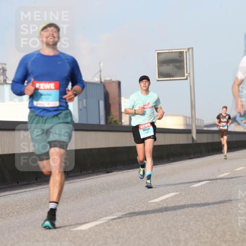 03.10.2026 - Köhlbrandbrückenlauf Jannik Wohlers http://msf.ph/oto/10710601 03.10.2026 09:45:00 Position 3 1397 meine-sportfotos.de