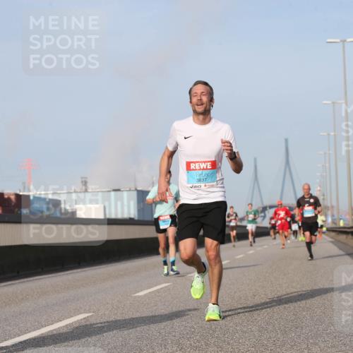 03.10.2026 - Köhlbrandbrückenlauf Jannik Wohlers http://msf.ph/oto/10710612 03.10.2026 09:45:02 Position 3 3837 meine-sportfotos.de