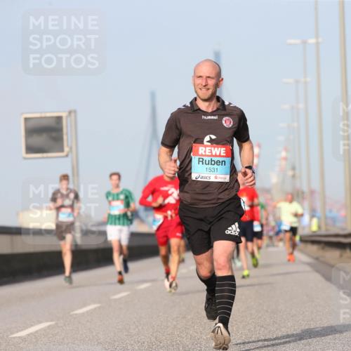 03.10.2026 - Köhlbrandbrückenlauf Jannik Wohlers http://msf.ph/oto/10710633 03.10.2026 09:45:05 Position 3 1531 meine-sportfotos.de