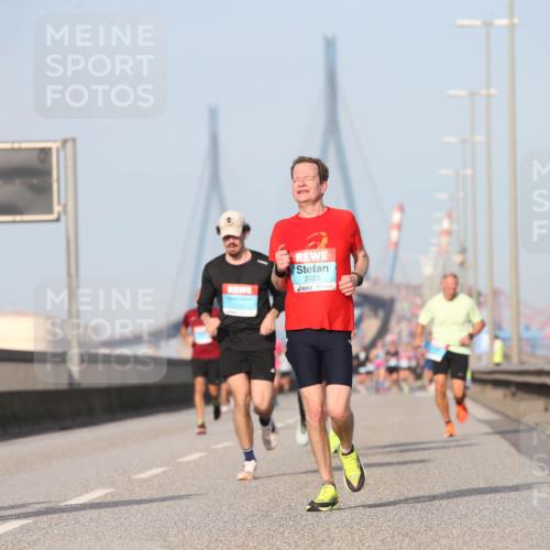 03.10.2026 - Köhlbrandbrückenlauf Jannik Wohlers http://msf.ph/oto/10710664 03.10.2026 09:45:10 Position 3 2223 meine-sportfotos.de
