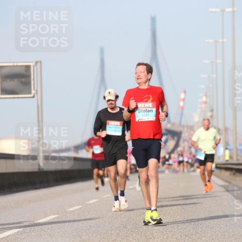 03.10.2026 - Köhlbrandbrückenlauf Jannik Wohlers http://msf.ph/oto/10710668 03.10.2026 09:45:10 Position 3 2223 meine-sportfotos.de