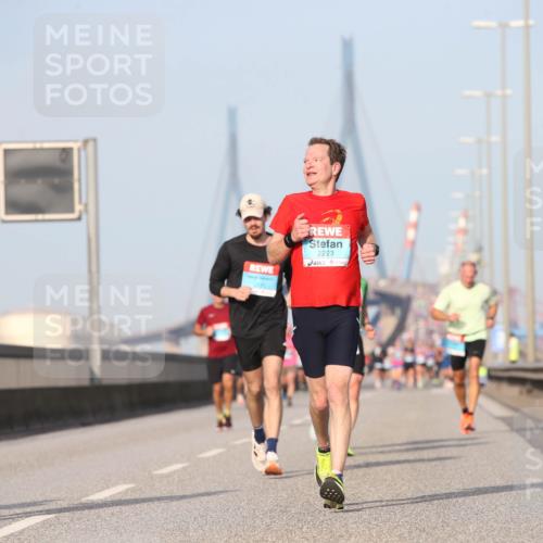 03.10.2026 - Köhlbrandbrückenlauf Jannik Wohlers http://msf.ph/oto/10710671 03.10.2026 09:45:11 Position 3 2223 meine-sportfotos.de