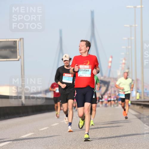 03.10.2026 - Köhlbrandbrückenlauf Jannik Wohlers http://msf.ph/oto/10710674 03.10.2026 09:45:11 Position 3 2223 meine-sportfotos.de