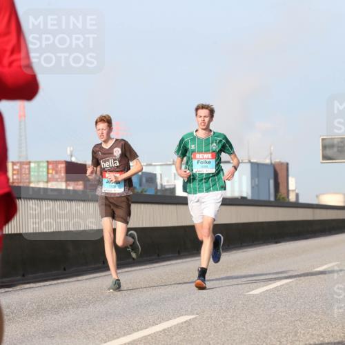 03.10.2026 - Köhlbrandbrückenlauf Jannik Wohlers http://msf.ph/oto/10710703 03.10.2026 09:45:12 Position 3 1936, 1588 meine-sportfotos.de