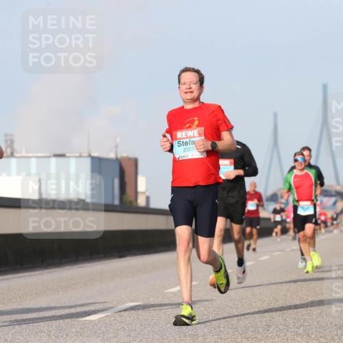 03.10.2026 - Köhlbrandbrückenlauf Jannik Wohlers http://msf.ph/oto/10710712 03.10.2026 09:45:13 Position 3 1588, 2223 meine-sportfotos.de
