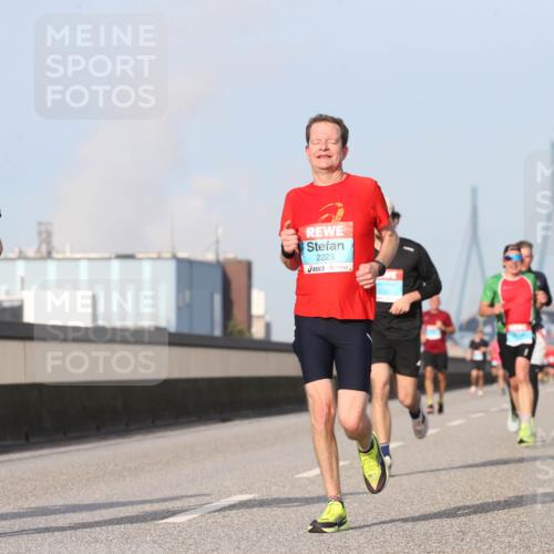 03.10.2026 - Köhlbrandbrückenlauf Jannik Wohlers http://msf.ph/oto/10710717 03.10.2026 09:45:13 Position 3 1588, 2223 meine-sportfotos.de