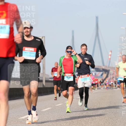 03.10.2026 - Köhlbrandbrückenlauf Jannik Wohlers http://msf.ph/oto/10710721 03.10.2026 09:45:14 Position 3 2137, 1479, 3798 meine-sportfotos.de