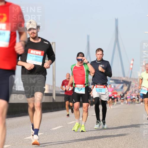 03.10.2026 - Köhlbrandbrückenlauf Jannik Wohlers http://msf.ph/oto/10710726 03.10.2026 09:45:14 Position 3 2137, 1479, 3798 meine-sportfotos.de