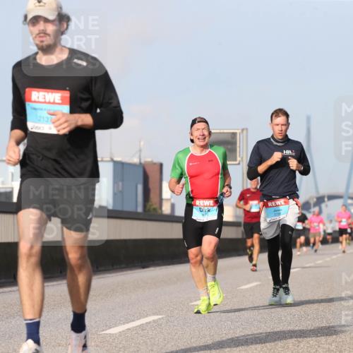 03.10.2026 - Köhlbrandbrückenlauf Jannik Wohlers http://msf.ph/oto/10710743 03.10.2026 09:45:16 Position 3 2137, 1479, 3798 meine-sportfotos.de