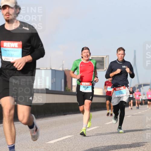 03.10.2026 - Köhlbrandbrückenlauf Jannik Wohlers http://msf.ph/oto/10710752 03.10.2026 09:45:16 Position 3 2137, 1479, 3798 meine-sportfotos.de