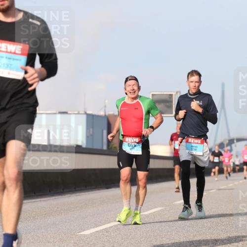 03.10.2026 - Köhlbrandbrückenlauf Jannik Wohlers http://msf.ph/oto/10710760 03.10.2026 09:45:16 Position 3 2137, 21, 3798, 1479 meine-sportfotos.de