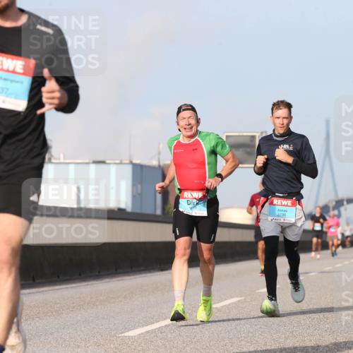 03.10.2026 - Köhlbrandbrückenlauf Jannik Wohlers http://msf.ph/oto/10710765 03.10.2026 09:45:16 Position 3 2137, 1479, 3798 meine-sportfotos.de
