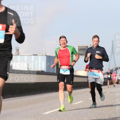 03.10.2026 - Köhlbrandbrückenlauf Jannik Wohlers http://msf.ph/oto/10710770 03.10.2026 09:45:16 Position 3 2137, 1479, 3798 meine-sportfotos.de