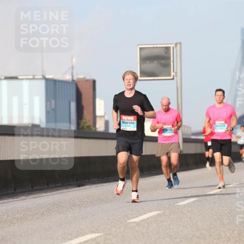 03.10.2026 - Köhlbrandbrückenlauf Jannik Wohlers http://msf.ph/oto/10710855 03.10.2026 09:45:26 Position 3 2044 meine-sportfotos.de