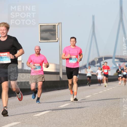 03.10.2026 - Köhlbrandbrückenlauf Jannik Wohlers http://msf.ph/oto/10710872 03.10.2026 09:45:28 Position 3 2044, 1941 meine-sportfotos.de