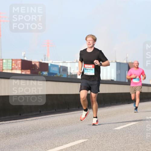 03.10.2026 - Köhlbrandbrückenlauf Jannik Wohlers http://msf.ph/oto/10710883 03.10.2026 09:45:29 Position 3 2044 meine-sportfotos.de