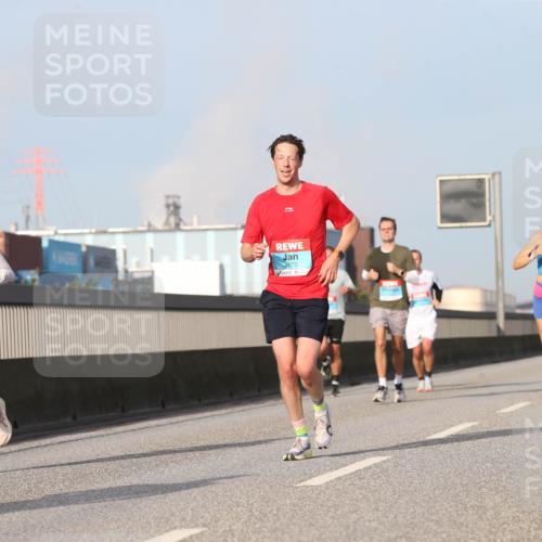 03.10.2026 - Köhlbrandbrückenlauf Jannik Wohlers http://msf.ph/oto/10710937 03.10.2026 09:45:44 Position 3 1234, 2670, 157, 3770 meine-sportfotos.de