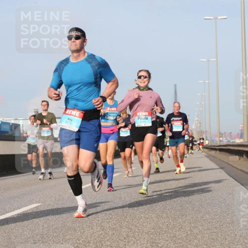 03.10.2026 - Köhlbrandbrückenlauf Jannik Wohlers http://msf.ph/oto/10710950 03.10.2026 09:45:47 Position 3 1575, 3770, 2211 meine-sportfotos.de