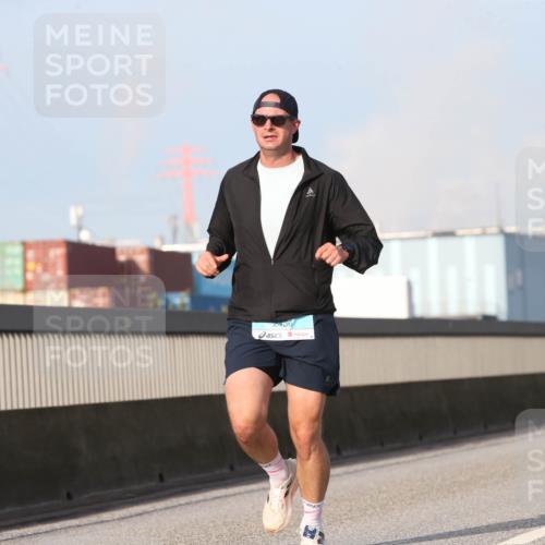 03.10.2026 - Köhlbrandbrückenlauf Jannik Wohlers http://msf.ph/oto/10711005 03.10.2026 09:45:53 Position 3 2436 meine-sportfotos.de