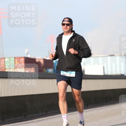 03.10.2026 - Köhlbrandbrückenlauf Jannik Wohlers http://msf.ph/oto/10711010 03.10.2026 09:45:53 Position 3 2436 meine-sportfotos.de