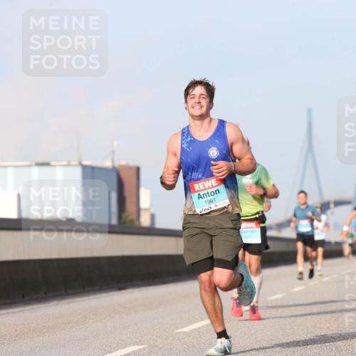03.10.2026 - Köhlbrandbrückenlauf Jannik Wohlers http://msf.ph/oto/10711024 03.10.2026 09:45:55 Position 3 1961 meine-sportfotos.de