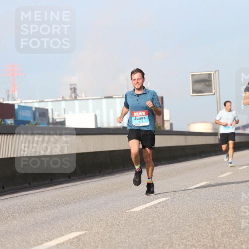 03.10.2026 - Köhlbrandbrückenlauf Jannik Wohlers http://msf.ph/oto/10711090 03.10.2026 09:46:01 Position 3 1371, 1102 meine-sportfotos.de