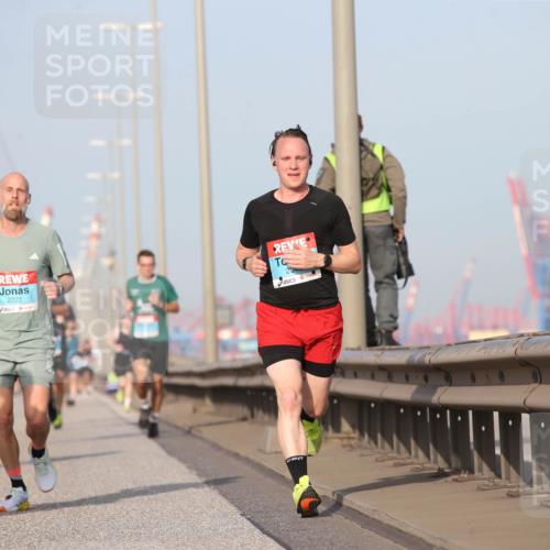 03.10.2026 - Köhlbrandbrückenlauf Jannik Wohlers http://msf.ph/oto/10711093 03.10.2026 09:46:03 Position 3 2222 meine-sportfotos.de