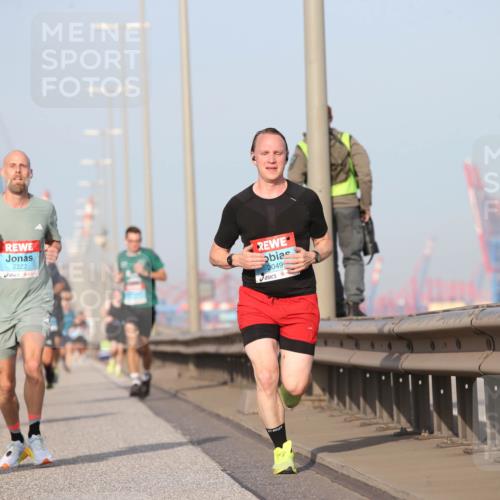 03.10.2026 - Köhlbrandbrückenlauf Jannik Wohlers http://msf.ph/oto/10711099 03.10.2026 09:46:03 Position 3 2222, 20499 meine-sportfotos.de