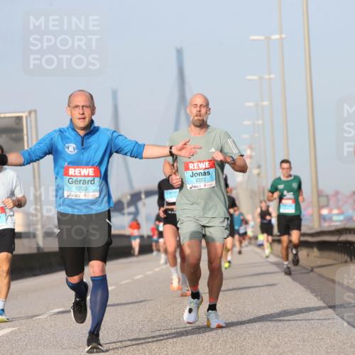 03.10.2026 - Köhlbrandbrückenlauf Jannik Wohlers http://msf.ph/oto/10711109 03.10.2026 09:46:04 Position 3 2164, 1703, 2222, 2049 meine-sportfotos.de