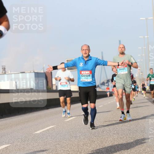 03.10.2026 - Köhlbrandbrückenlauf Jannik Wohlers http://msf.ph/oto/10711115 03.10.2026 09:46:05 Position 3 02, 1703, 2222 meine-sportfotos.de