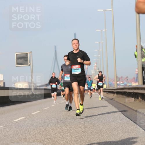 03.10.2026 - Köhlbrandbrückenlauf Jannik Wohlers http://msf.ph/oto/10711215 03.10.2026 09:46:13 Position 3 2151, 1359 meine-sportfotos.de