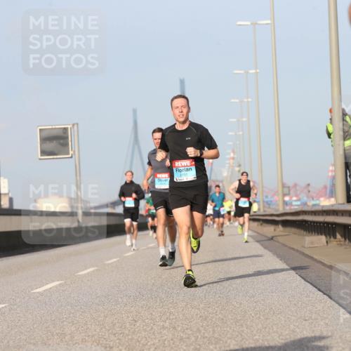 03.10.2026 - Köhlbrandbrückenlauf Jannik Wohlers http://msf.ph/oto/10711218 03.10.2026 09:46:13 Position 3 2151 meine-sportfotos.de