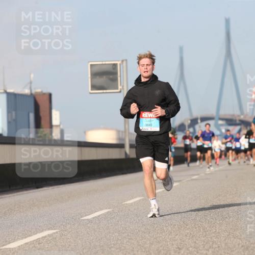 03.10.2026 - Köhlbrandbrückenlauf Jannik Wohlers http://msf.ph/oto/10711233 03.10.2026 09:46:20 Position 3 3843 meine-sportfotos.de