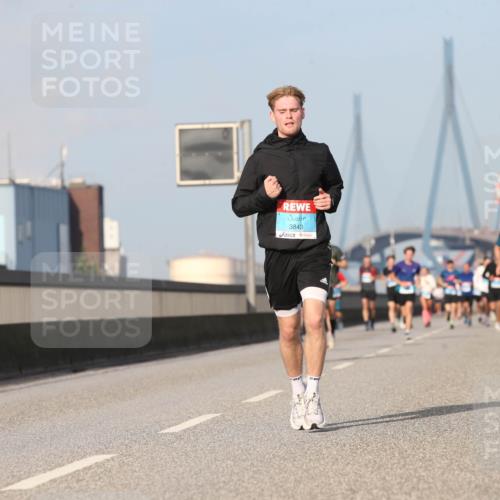 03.10.2026 - Köhlbrandbrückenlauf Jannik Wohlers http://msf.ph/oto/10711239 03.10.2026 09:46:20 Position 3 3843 meine-sportfotos.de