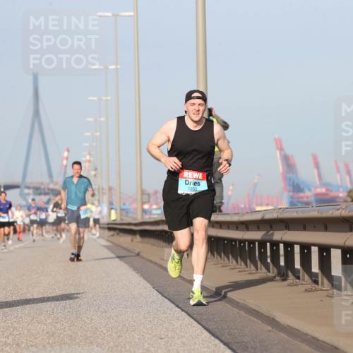 03.10.2026 - Köhlbrandbrückenlauf Jannik Wohlers http://msf.ph/oto/10711247 03.10.2026 09:46:21 Position 3 1253 meine-sportfotos.de