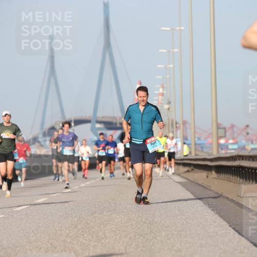 03.10.2026 - Köhlbrandbrückenlauf Jannik Wohlers http://msf.ph/oto/10711250 03.10.2026 09:46:23 Position 3 1054 meine-sportfotos.de