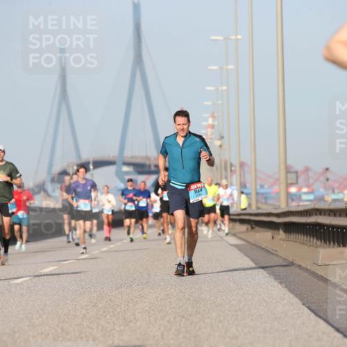 03.10.2026 - Köhlbrandbrückenlauf Jannik Wohlers http://msf.ph/oto/10711255 03.10.2026 09:46:23 Position 3 1054, 2254 meine-sportfotos.de
