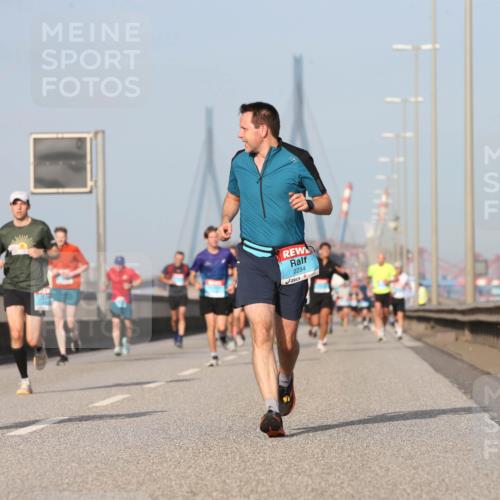 03.10.2026 - Köhlbrandbrückenlauf Jannik Wohlers http://msf.ph/oto/10711286 03.10.2026 09:46:26 Position 3 054, 2254 meine-sportfotos.de