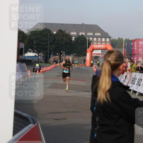 03.10.2026 - Köhlbrandbrückenlauf Mo-Foto http://msf.ph/oto/10741690 03.10.2026 09:41:51 Ziel 2, 60, 64 meine-sportfotos.de
