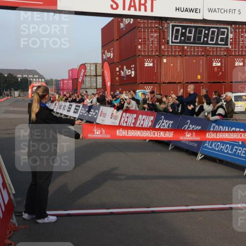 03.10.2026 - Köhlbrandbrückenlauf Mo-Foto http://msf.ph/oto/10741703 03.10.2026 09:41:54 Ziel 5, 340, 0, 90, 02, 34, 2100 meine-sportfotos.de