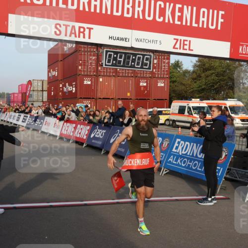 03.10.2026 - Köhlbrandbrückenlauf Mo-Foto http://msf.ph/oto/10741721 03.10.2026 09:41:57 Ziel 5, 0, 48, 09, 340, 2100 meine-sportfotos.de